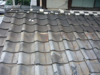 下屋根の瓦