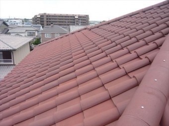 瓦屋根の全景