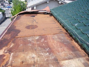 板金が剥がれた部分の下地