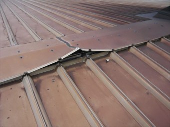 棟板金の剥がれ