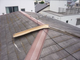 棟板金の剥がれ
