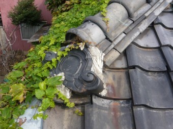 棟が瓦が崩れた