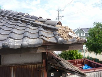 鬼瓦の落下