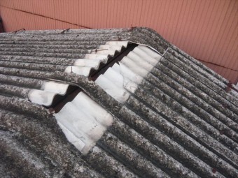 棟の役物が飛散
