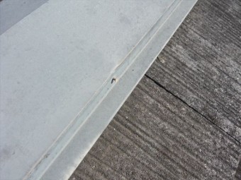 板金の釘浮き