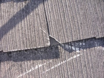 板金が単打際の傷と割れ