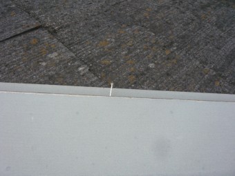 棟板金の釘浮き