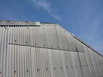 倉庫のケラバの破損