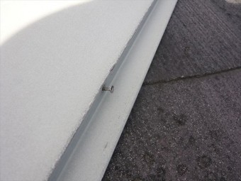 棟板金の釘浮き