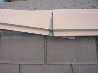 棟板金の釘抜け