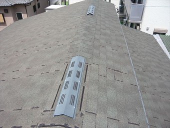 離れの屋根の全景