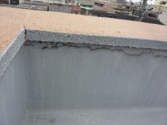 立ち上がり部分のひび割れ