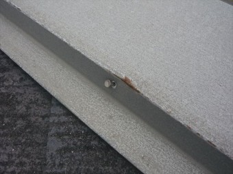 棟板金の釘浮き