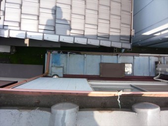 トタン屋根