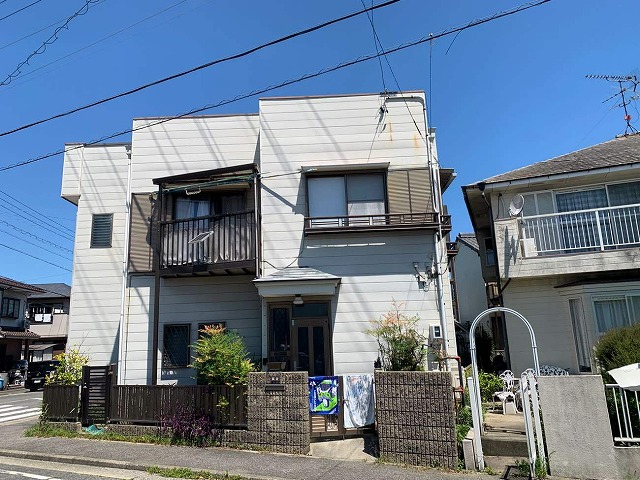 名古屋市天白区の住宅で現場調査、外壁の金属サイディングに色あせやサビを確認