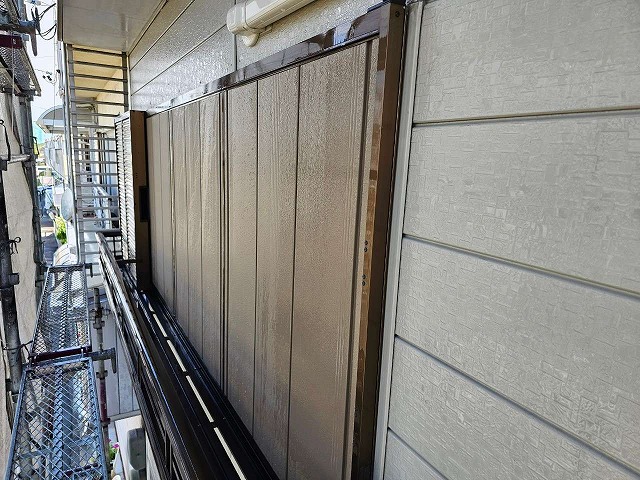 名古屋市天白区で鉄部塗装工事、シャッターや雨戸、換気フードなどの住宅メンテナンス
