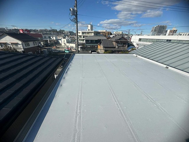 雨漏りが起こっている陸屋根住宅の屋上シート防水