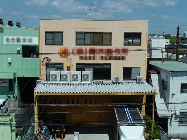 雨漏りが発生している工場建物の折板屋根調査