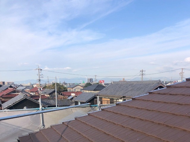 名古屋市瑞穂区で屋根の板金役物と瓦役物との取り換え工事が決定した住宅の施工前状況