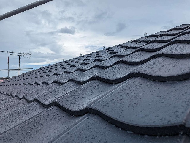 名古屋市天白区の屋根葺き替え工事で使用する屋根材「ルーガ雅」の魅力を徹底解説