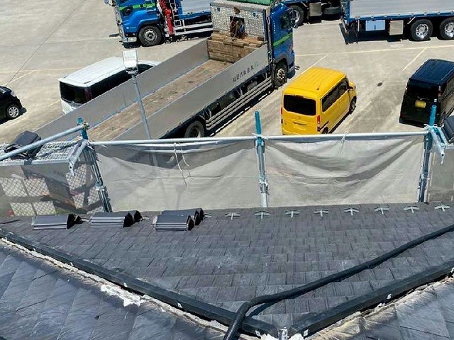 名古屋市緑区で住宅屋根の棟瓦取り直し、高耐久性で劣化しにくい樹脂製垂木の取り付け