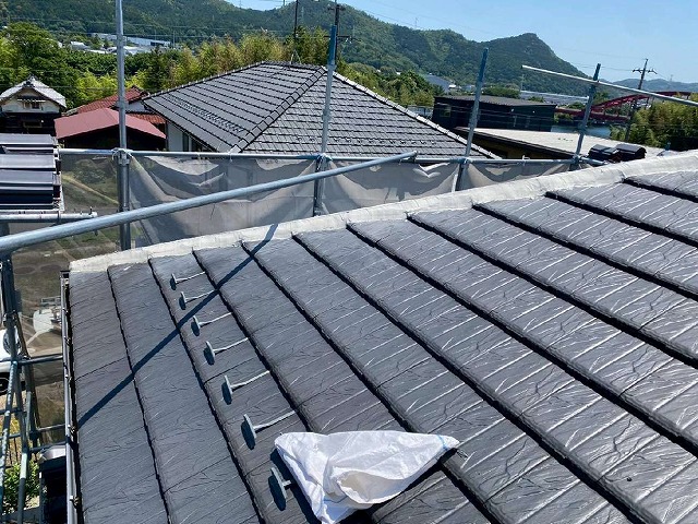 名古屋市緑区にて耐久性に優れる南蛮漆喰を用いて屋根の棟土台部分を再構築