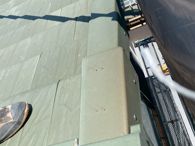 名古屋市天白区にて屋根ケラバの袖瓦取り直し、既存袖瓦の取り外しと木下地の劣化状況