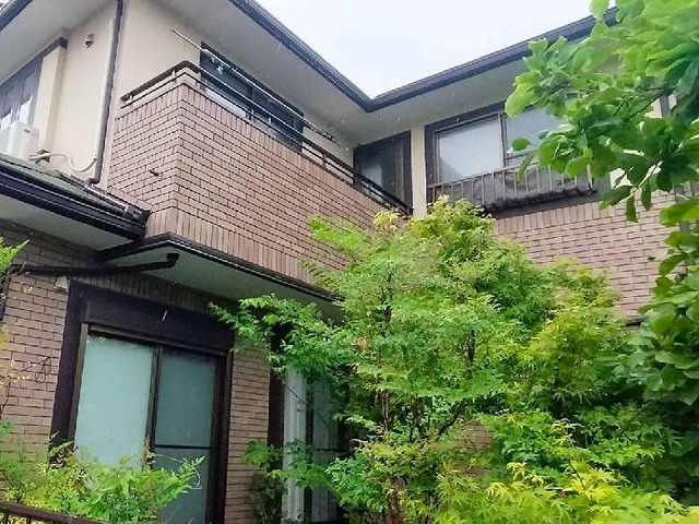 名古屋市天白区の住宅にて外壁調査、乾式タイルの目地込みや破風板のガルバ巻きが決定