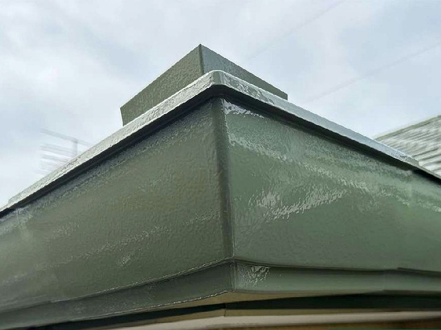 日進市にて激しく色あせていたアパート建物雨樋塗装、下地処理と重ね塗りによる施工