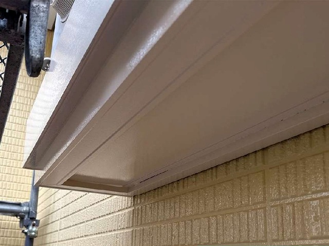 日進市の積水ハウスアパートで庇やフラワーボックスなどの屋外鉄部への塗装