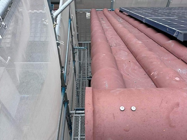 名古屋市港区で経年劣化にともなうケラバ部袖瓦取り直し、袖瓦再設置による復旧工程