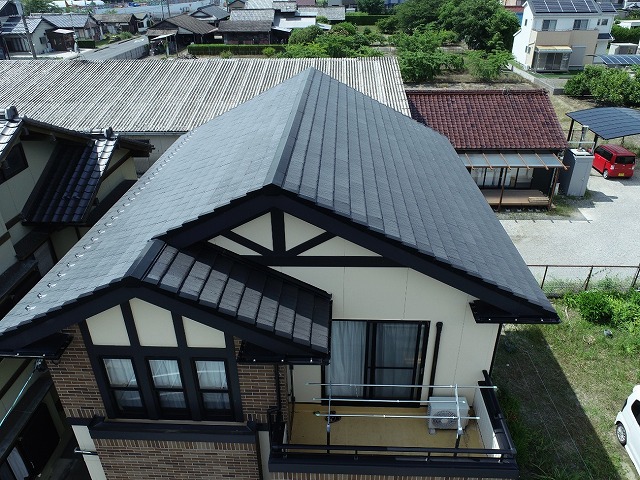 愛西市の住宅でF型瓦屋根の無料点検、板金役物と瓦役物との取り替えによる改修が決定