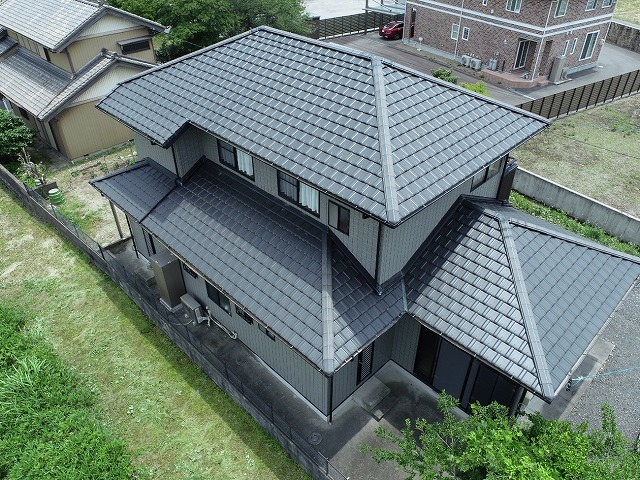 日進市で瓦屋根の無料点検、棟の漆喰やコーキングの劣化、雨樋の破損を確認