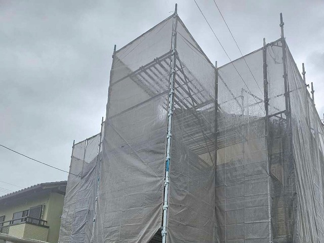 名古屋市名東区にて屋根棟部役物取り替え工事、モルロックを用いた棟瓦の土台構築