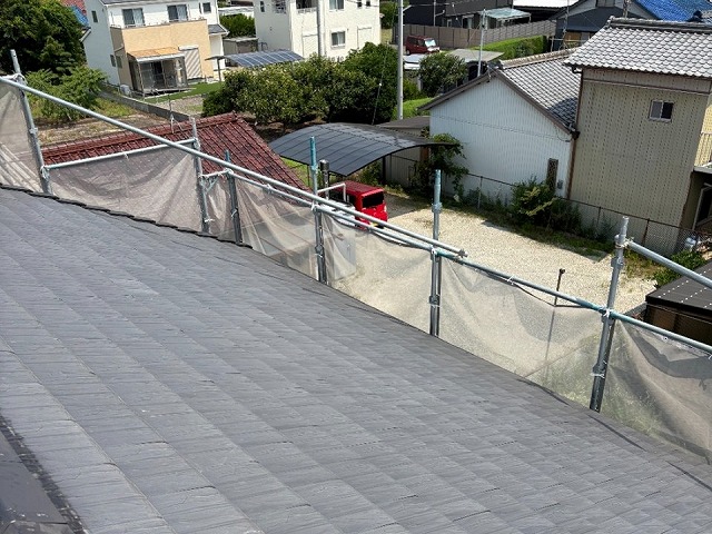 名古屋市名東区で屋根板金と瓦役物との取り替え工事、新たな棟瓦設置による仕上げ工程