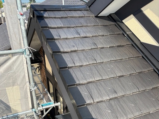 名古屋市名東区でケラバ部板金役物取り替え改修工事、既存ケラバ板金撤去と下地補強