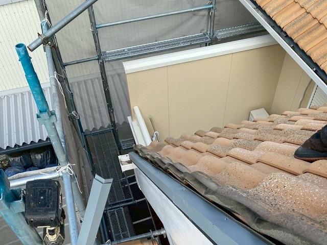 名古屋市名東区にて袖瓦の下地木材への水切り板金補強でケラバ部の耐久性を向上