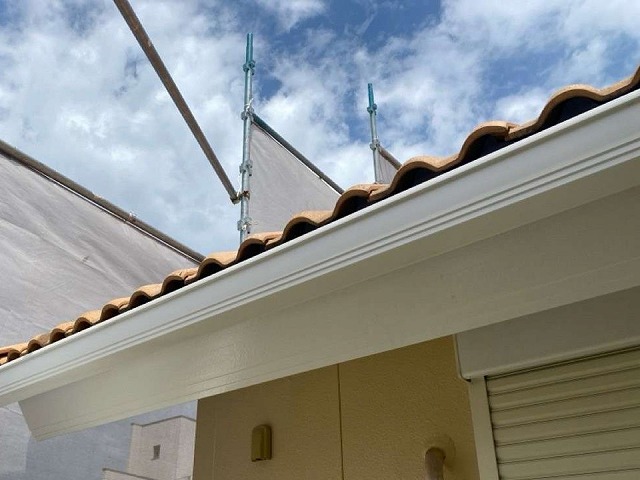 名古屋市名東区にて住宅の雨樋、鼻隠しへの塗装、ツヤが輝く清潔感のある仕上がり