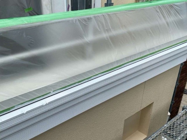 名古屋市名東区にて外観デザインと機能性を確保したベランダ笠木下の幕板への塗装