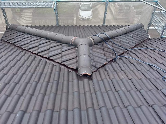 豊田市で経年劣化により塗膜が剥がれた谷板金への塗装で腐食のリスクを解消