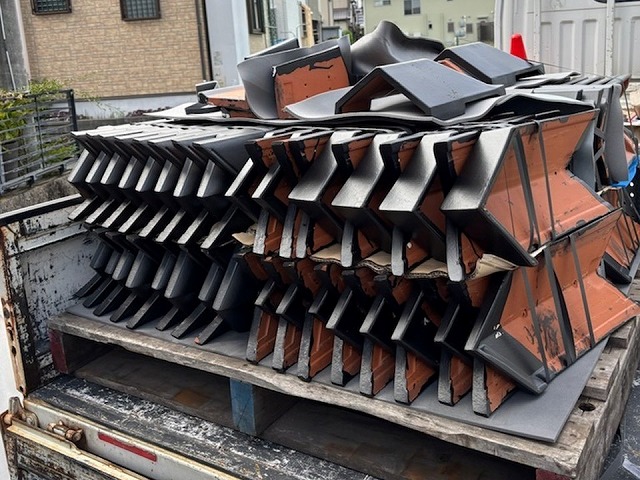 棟部役物取り替え改修工事で使用する差し棟仕様の同質瓦役物