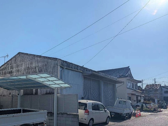 尾張旭市の貸倉庫にて屋根、外壁調査、波型スレートの劣化を解消するカバー工法が決定