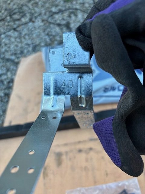 棟役物取り替え改修工事で使用する補強金物