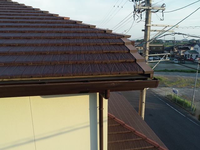 岩倉市の住宅でケラバ板金と袖瓦との取り替え改修、劣化しにくく重厚な仕上がり