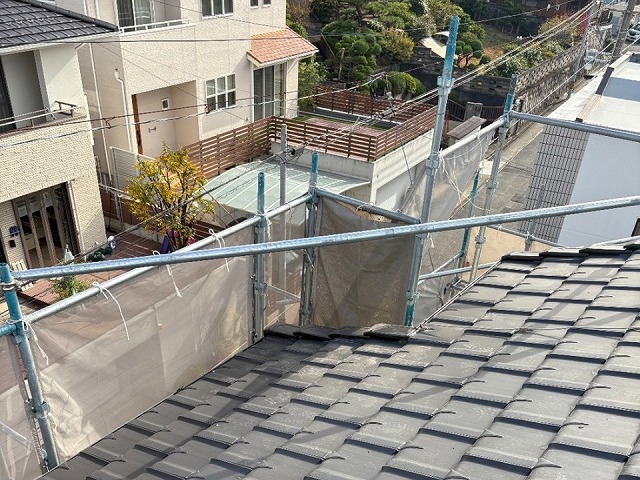 名古屋市昭和区でケラバ部板金役物と瓦役物との取り替え、袖瓦設置による仕上げ工程