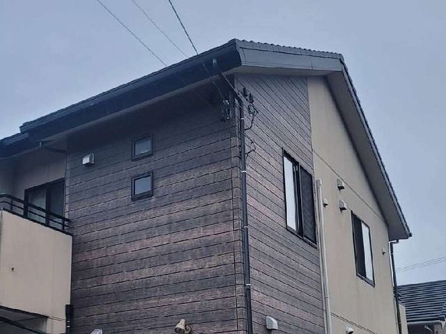 蒲郡市にて破風板および鼻隠しへの塗装｜アクセント効果で外観を引き締める