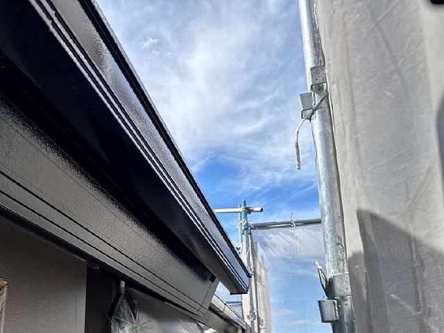 蒲郡市の雨樋塗装、紫外線や風雨、熱などの劣化要因からの保護機能をしっかりと確保