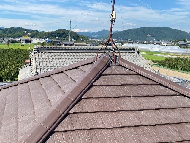 名古屋市緑区で漆喰などの劣化が見られた住宅屋根の棟瓦取り直し工事仕上がり状況