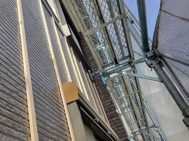 外壁カバー工事の胴縁取り付け工程