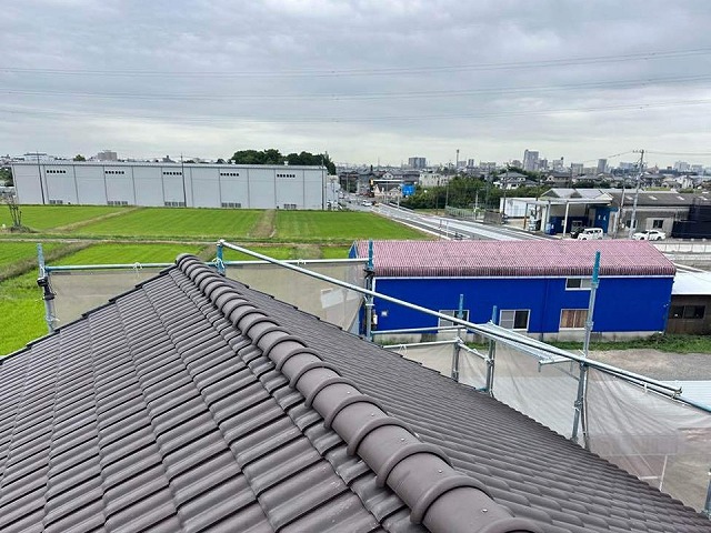 豊田市にて瓦屋根の棟改修、取り外していた棟瓦の再設置で安定した棟部を形成